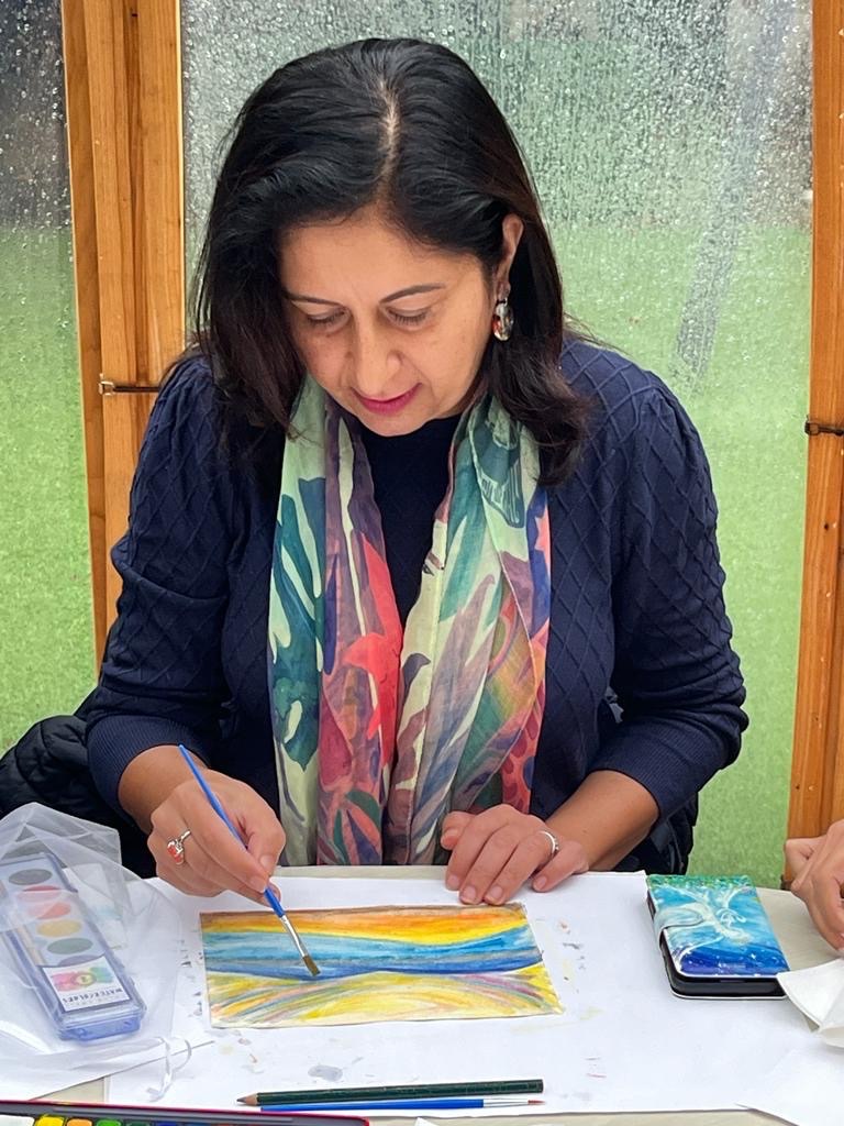 Amisha Thobhani bio photo